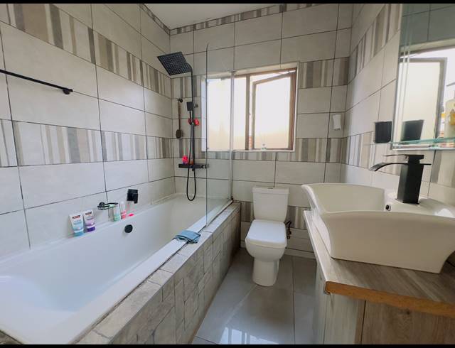2 BEDROOM TOWNHOUSE FOR SALE IN MONDEOR